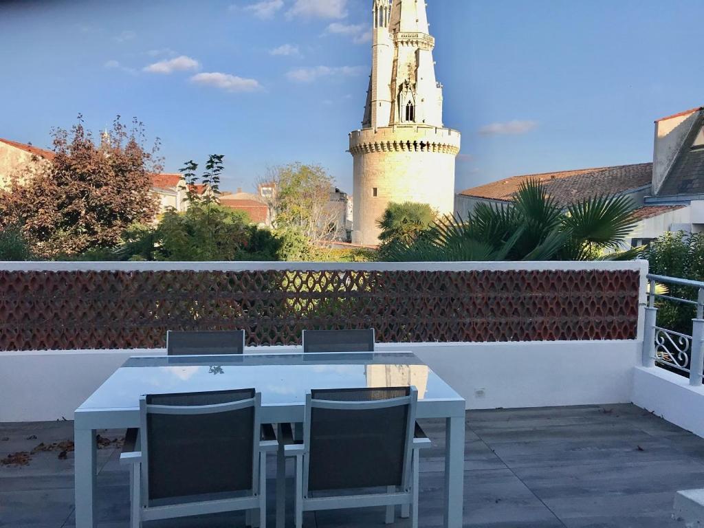 ラ・ロシェルVue Superbe Sur Tour De La Lanterne T2 Avec Terrasse Remparts 2アパートメント エクステリア 写真